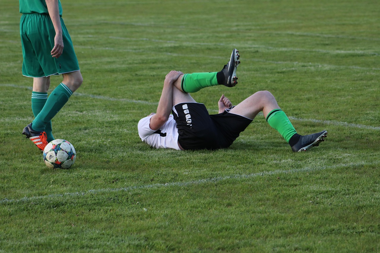 injury, foul, free kick, nature, soccer, footballers, knee, kick, ball, grass, game, football, sports, world championship, european championship, bundesliga, competition-4211129.jpg